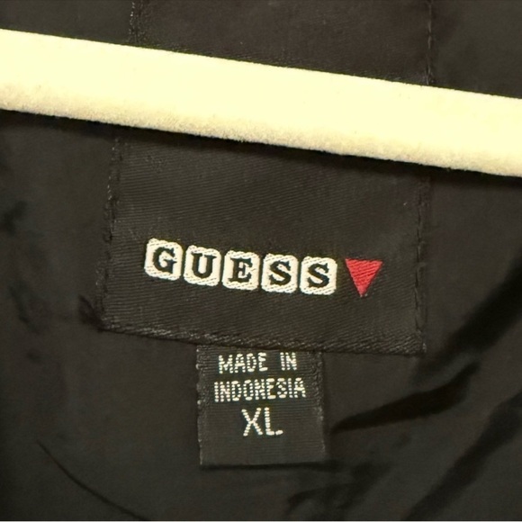 GUESS Vintage Y2K Black Puffer Jacket XL Cropped Bubble Coat Streetwear Winter - Picture 7 of 7